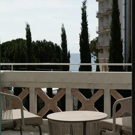 Alaxia Exclusive