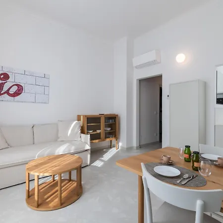 Alaxia Apartment *